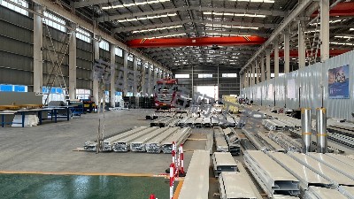 蔚藍(lán)鋼構(gòu)百科：自建鋼結(jié)構(gòu)廠房中檁條如何選擇？工業(yè)廠房建設(shè)不再踩坑